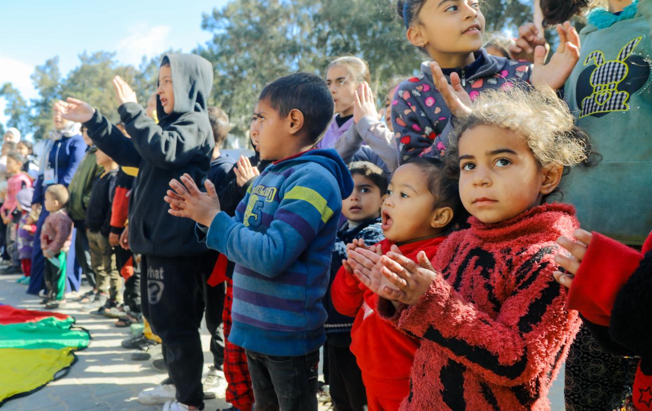 الدعم النفسي للأطفال النازحين من خلال الموسيقى